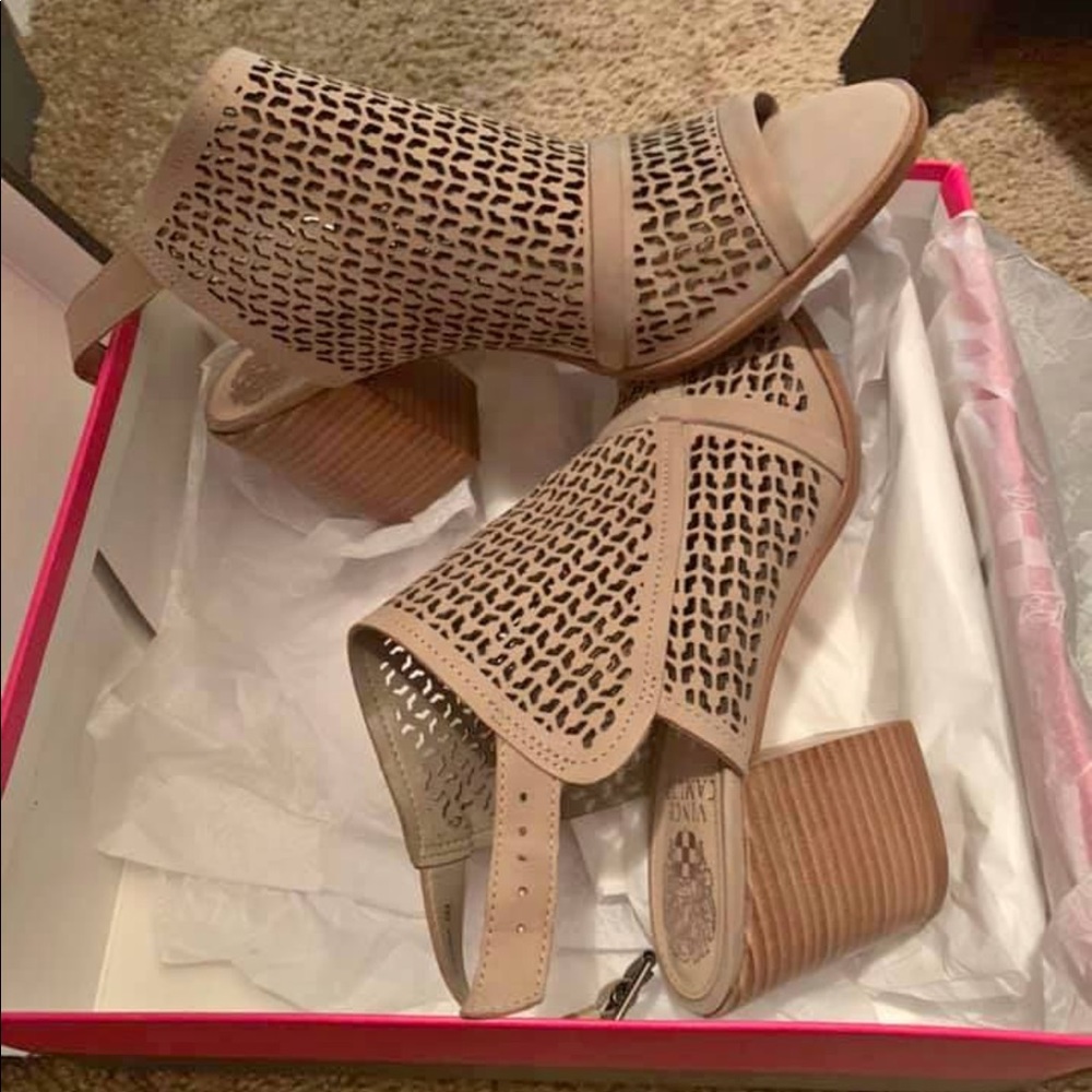Vince Camuto ladies sandals